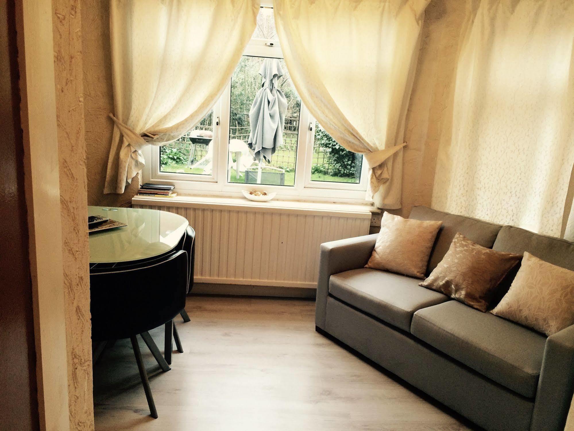 Wimbledon Studio Flat Londra Esterno foto